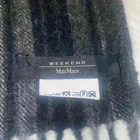 Weekend by Max Mara wool scarf - Picture 4 of 4